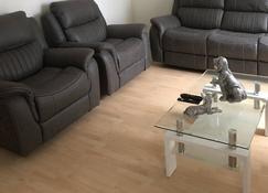 Remarkable 3-Bed House In Ipswich With A Zen Vibe - Ipswich - Living room