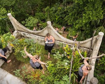 Large, private, modern stone house in small Mayan Village.Close to Valladolid. - Cuncunul