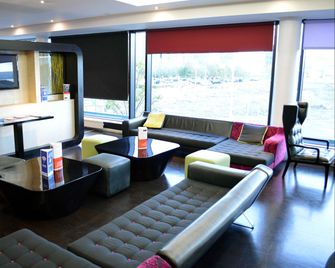 Holiday Inn Express Dundee By IHG - Dundee - Lounge