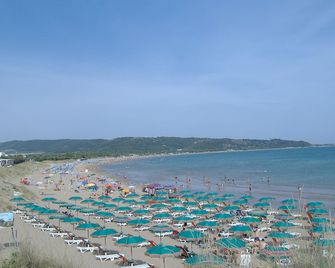 Two-room detached house 2/4 beds Tenuta Montincello - Vieste - Strand