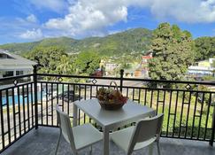 B Holiday Apartments - Beau Vallon - Balkon