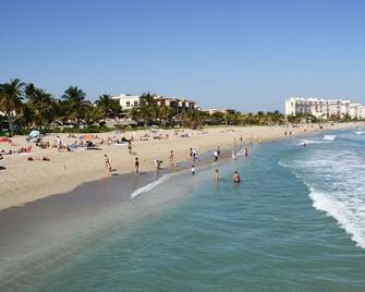 1 Bedroom Garden Condo—Steps from the Beach - Lauderdale-by-the-Sea - Beach