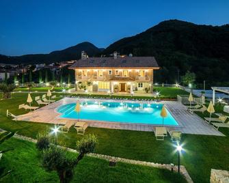 Maralè - Serino - Piscina