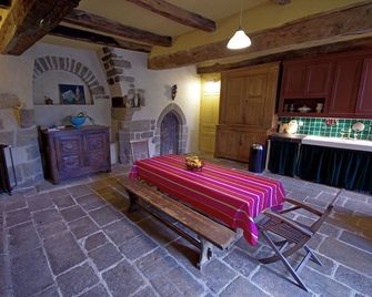 Mansion - Pabu - Guingamp - Comedor