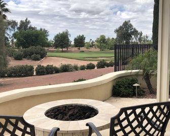 Golf Course See and go to the clubhouse - Sun City West - Balcón