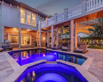 Gaspar's Luxury Estate - Tampa - Alberca
