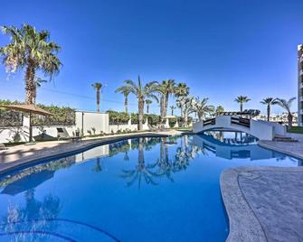 Walk to Beach Modern Cabo Condo with Balcony! - Cabo San Lucas - Piscina