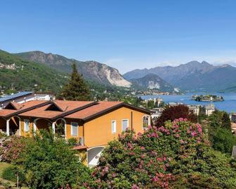 Apt in Stresa, superb view of Lake Maggiore, balcony, WiFi, A/C, garage & garden - Stresa - Building