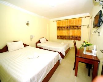 First Hotel - Battambang - Bedroom