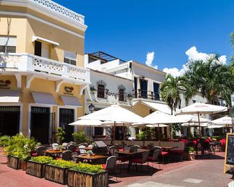 Tropical Island Apartahotel - Santo Domingo Este - Patio