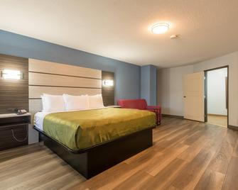 Quality Inn & Suites Manitou Springs at Pikes Peak - Manitou Springs - Makuuhuone