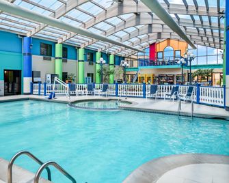 Country Inn and Suites by Radisson Muskegon MI - Muskegon - Piscina