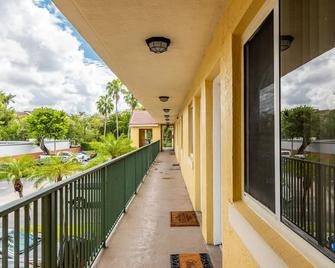 Charming Kendall Home in Miami - Kendall - Balcony