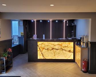 The Gatwick White House Hotel - הורלי - דלפק קבלה