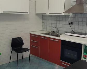 CASTELLO a 2 minuti a piedi dal centro e 10 minuti a piedi dalla spiaggia di Vindicio - Formia - Cucina