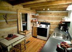 1860 Era Original Log Cabin In Beautiful East Tennessee - Foust Cabin - Clinton - Keuken