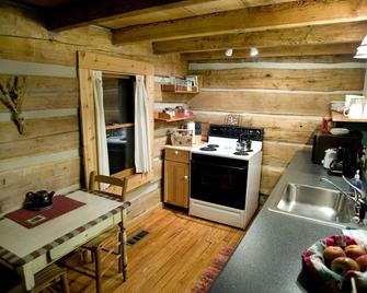 1860 Era Original Log Cabin In Beautiful East Tennessee - Foust Cabin - Clinton - Kuchyň