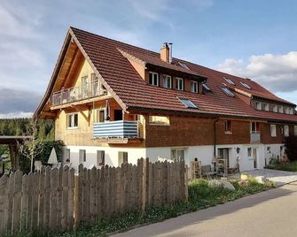 Studio Apartment 'Heustüble' with Shared Terrace and Wi-Fi - Hinterzarten - Bâtiment