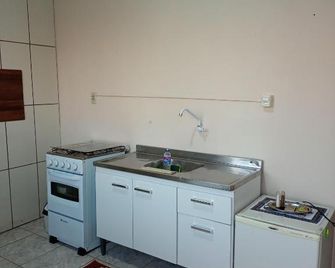Apartamento com churrasqueira, ótima localização. - 카초에이라 도 술 - 주방