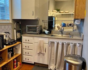 1-bedroom apartment in Mills River, NC-Close to hiking, breweries, dog friendly - Mills River - Cocina