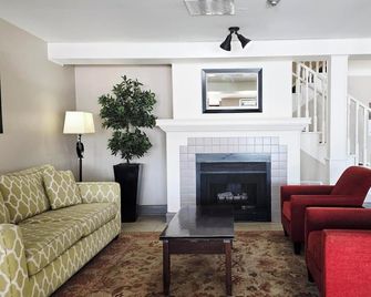 Travelodge Suites by Wyndham Regina / Eastgate Bay - Regina