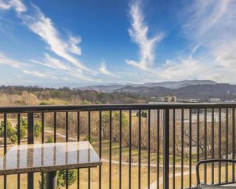 Mvc - Unit 3707 - Sweet Wilderness - Pigeon Forge - Balcón