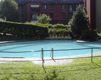 Milan, Minutes from Rho Fair S.Siro Stadium Hyppodrome, 1 bedroom garden pool - Mailand - Pool