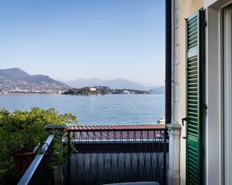 هوتل بلفيدير - ستريسا - شرفة