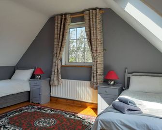 Tallon Lodge Offers Best Deals In A Comfortable And Welcoming Detached Cottage. - Castletownbere - Bedroom