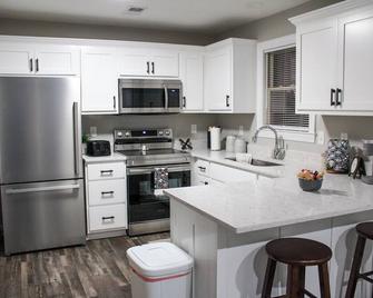 Cozy 2-bedroom house in Savannah. We welcome you! - Savannah - Kitchen