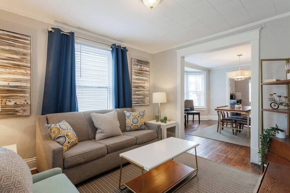Charming Duplex Near Food and Fun | 15/16 - קנזס סיטי - סלון