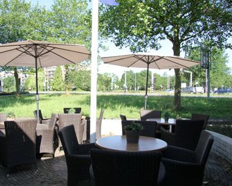 Bastion Hotel Leiden Voorschoten - Leiden - Patio