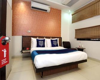 OYO 9631 Hotel Oak - Zerakpur - Habitación