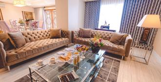 The Mansion - Iloilo City - Living room