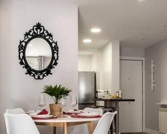 Apartamento Valtour Valladolid - Valladolid - Dining room
