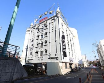 Daegu Dongdaegu Station Love Way - Daegu - Edificio