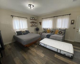 The Cabin@Pace Park on Salado Creek - Salado - Bedroom