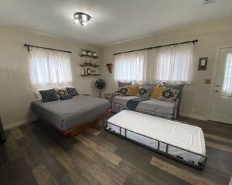 Creek Cabin in Salado - walk to everything Salado has to offer! - Salado - Ložnice