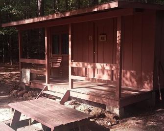 Rustic Cabin 3 . - Murfreesboro - Patio