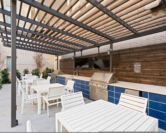 Arlington Modern Studio Apartment - Arlington - Patio