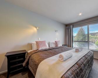 Distinction Wanaka Alpine Resort - Wanaka - Bedroom