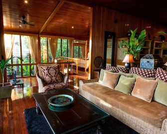 Namale Resort And Spa - Savusavu - Wohnzimmer