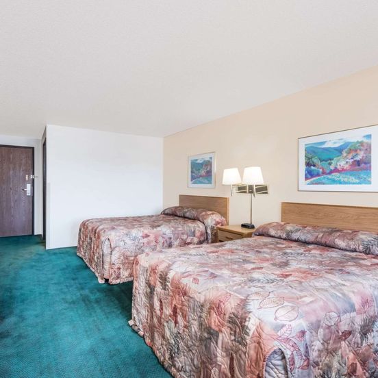 Bedroom view of Super 8 by Wyndham Belle Fourche SD