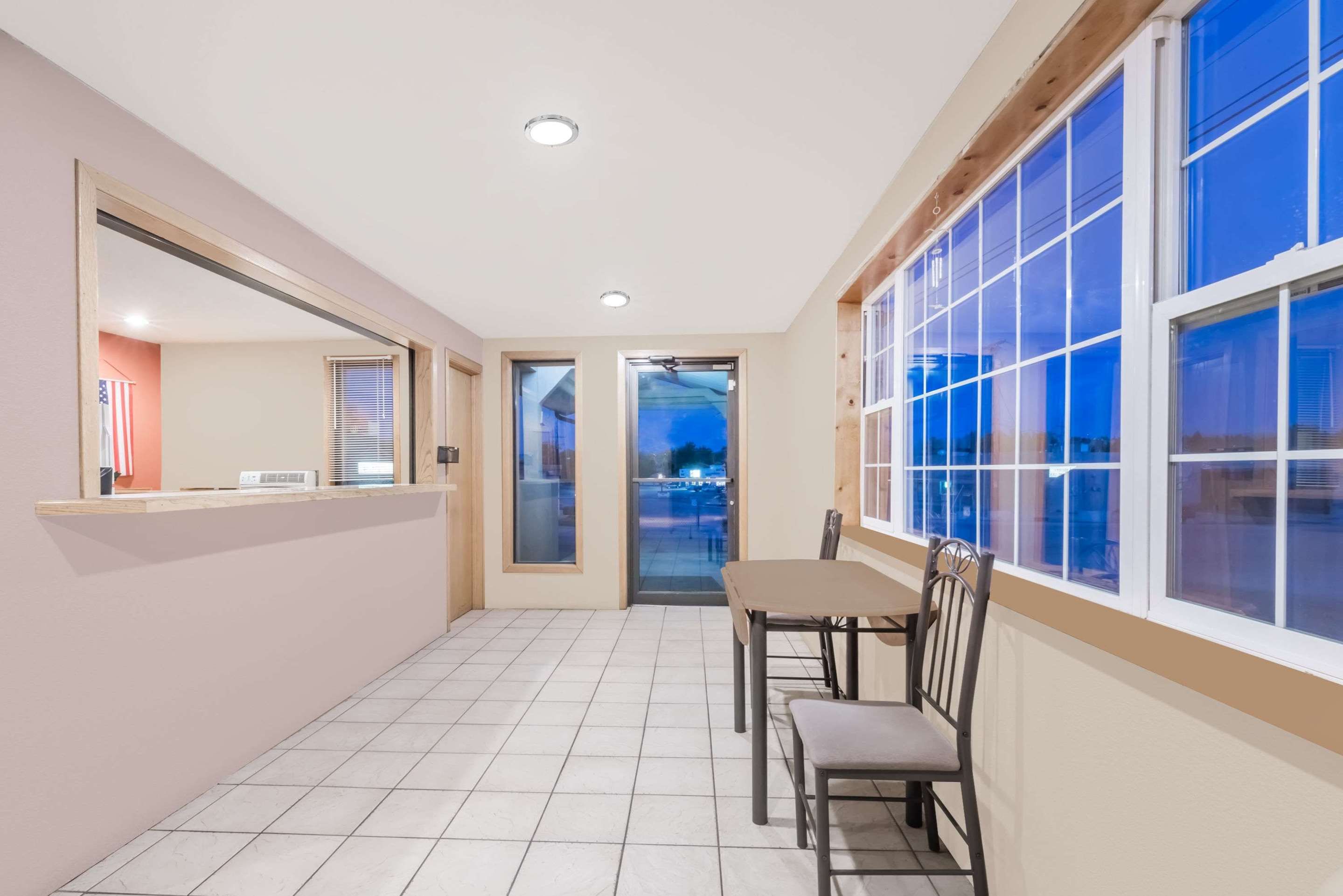 Lobby view of Super 8 by Wyndham Belle Fourche SD