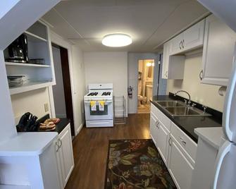 Great Strip Location|walktolake|wine Country|ac|grill&firepit|familyfriendly - Geneva - Kitchen