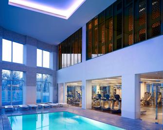 حياة ريجينسي دوشانبي - دوشانبي - حوض السباحة