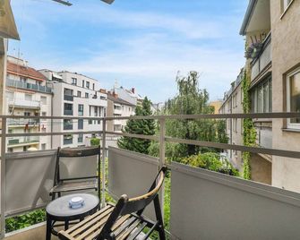 Spacious Smart Home Vienna - فيينا - شرفة