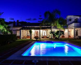 La Perla de Frigiliana Bed & Breakfast Deluxe - Frigiliana - Pool