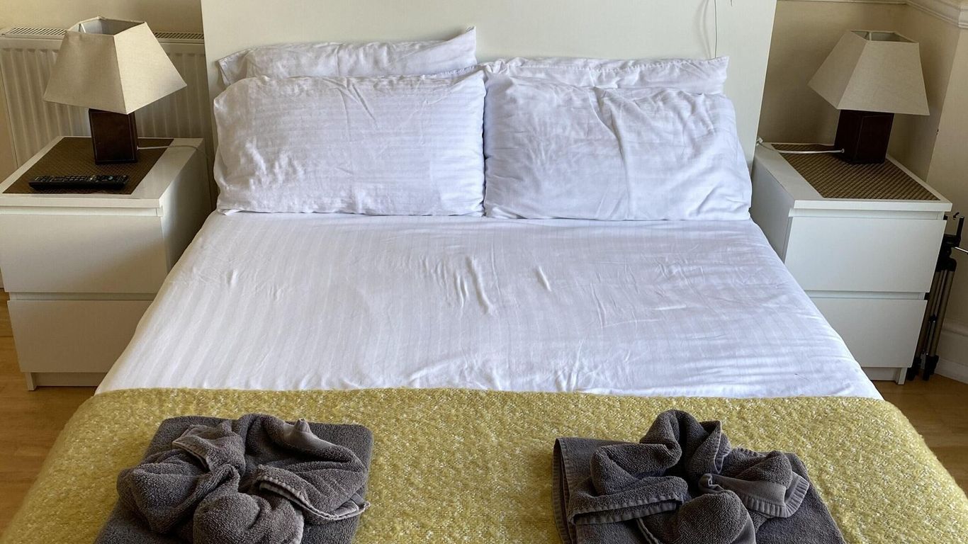 Parasol Weston Guest House