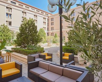 Appart Hotel Odalys City Aix en Provence L'Atrium - Aix en Provence - Patio
